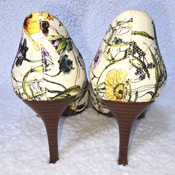 Gucci Canvas Flora White Multicolor Peep Toe Pumps - Picture 4 of 12